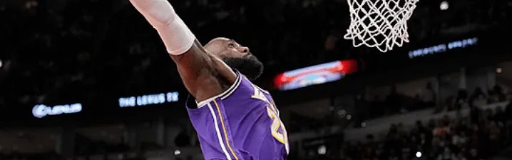 球探体育即时比分-詹姆斯上半场15中9砍下20分，下半场4中0、罚球4中4拿到4分