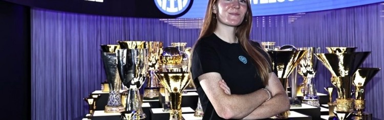 荷兰女足前锋范迪克加盟国米：很骄傲成为内拉，迫不及待上场