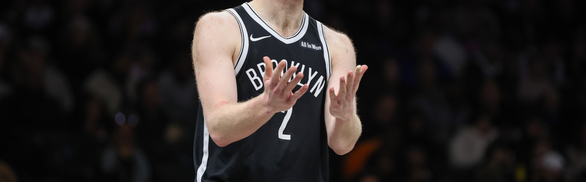 球探体育网页版-一通乱战！曼恩反击被追身大帽 沃尔夫补篮还被帽&amp;再次放篮才进